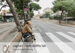 Retro. Cartoline informative del CAL sulle inacessibilità: "una storia resa impossibile / inacessibilità fisica", Viale Buon Cammino a Cagliari. Foto di Cédric Dasesson.
