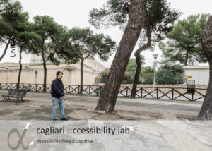 Cartoline informative del CAL sulle inacessibilità: "una storia resa complicata / inacessibilità percettiva", Viale Buon Cammino a Cagliari. Foto di Cédric Dasesson.